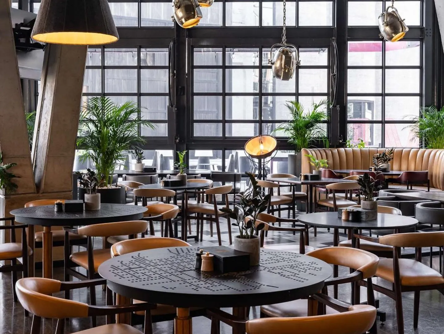 ***  Radisson Red Hotel V&A Waterfront Cape Town Güney Afrika