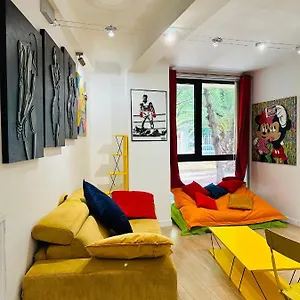 Pop Artiste Configure En Galerie Dart A 200 M Du Centre Avec Parking Prive Et Securise Gratuit Dans Copropriete Apartment